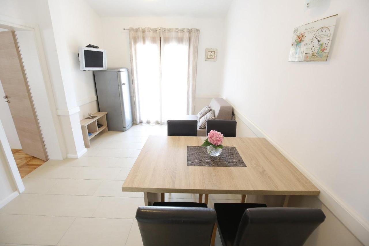 Apartmani Dane Sukošan Exterior foto